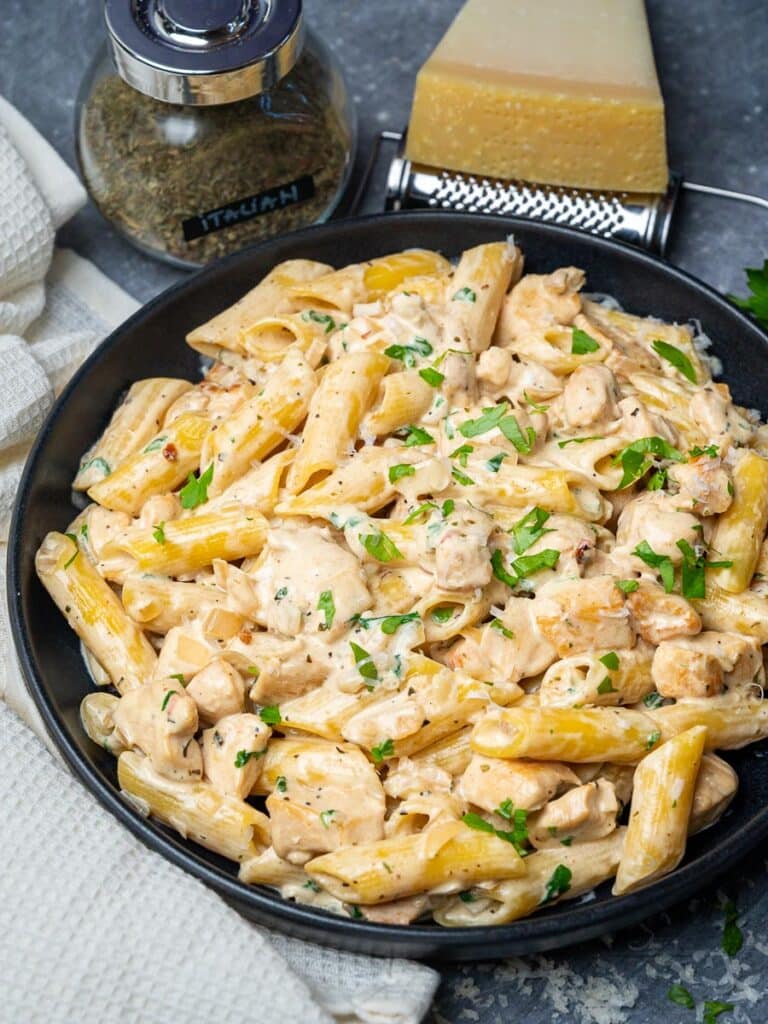 Creamy Garlic Chicken Pasta Skinny Spatula