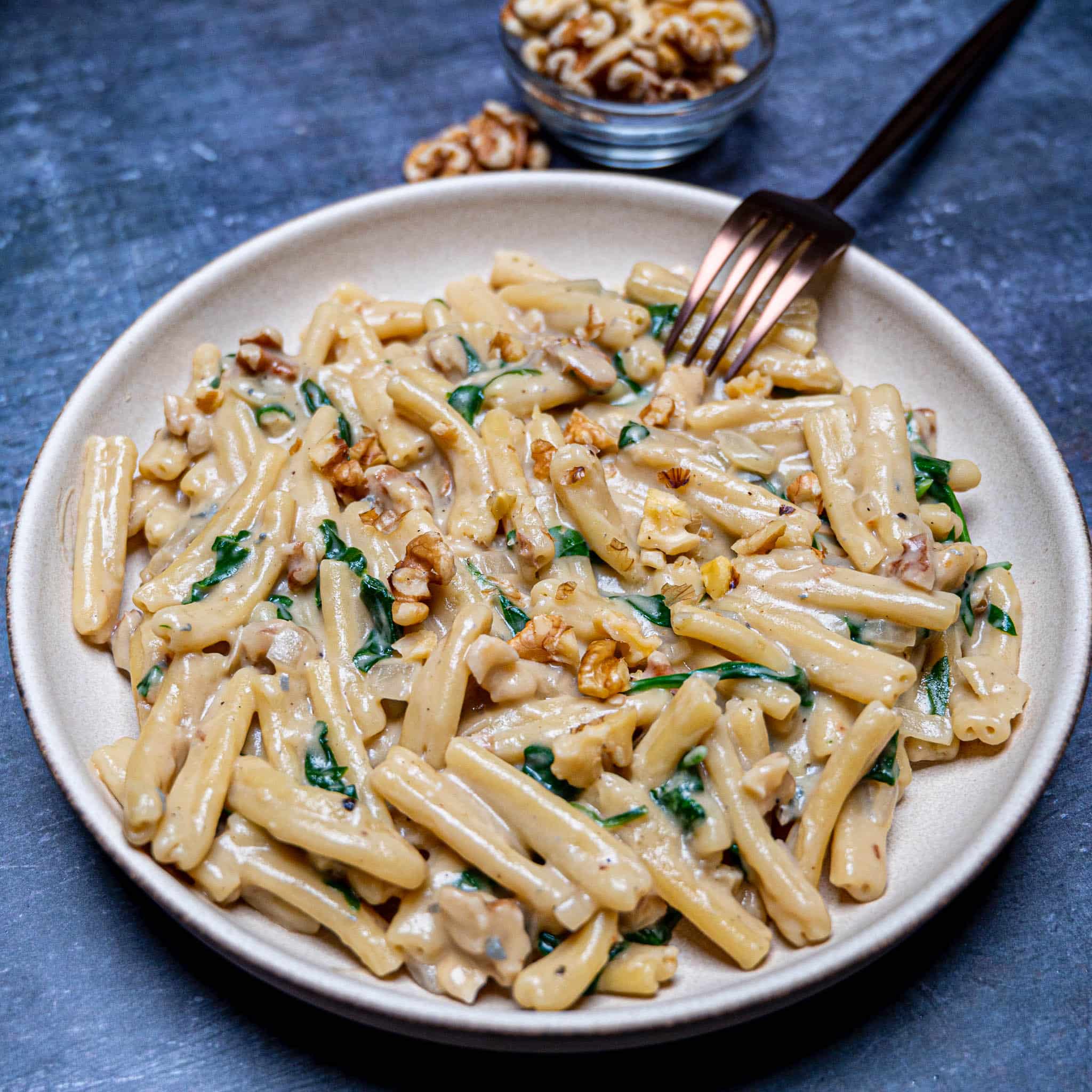 One-Pot Gorgonzola, Walnut and Spinach Pasta (Pasta Gorgonzola e Noci) –  Skinny Spatula