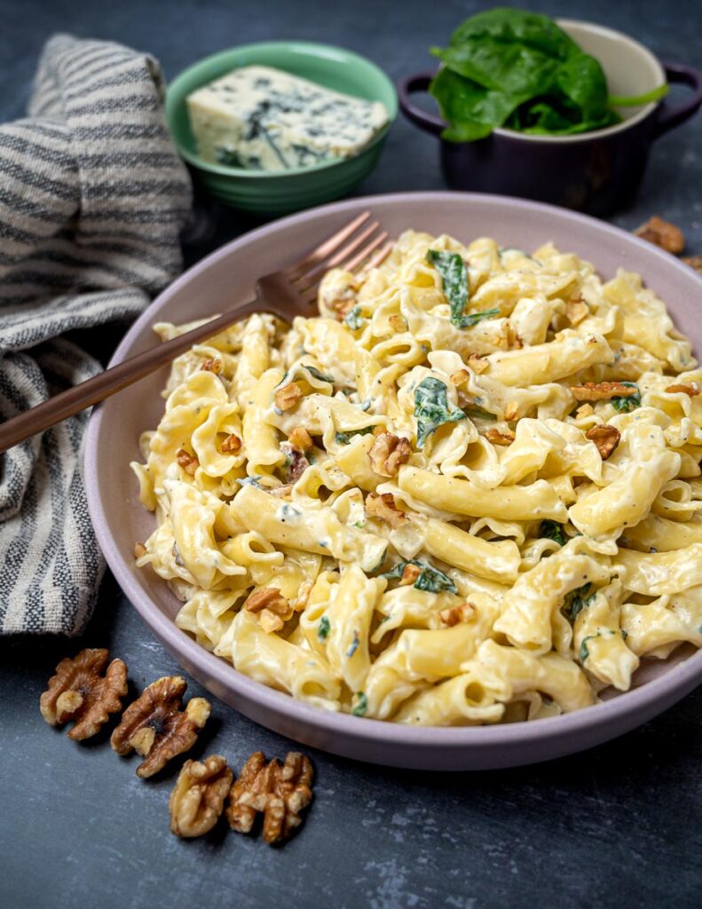 A bowl of blue cheese pasta