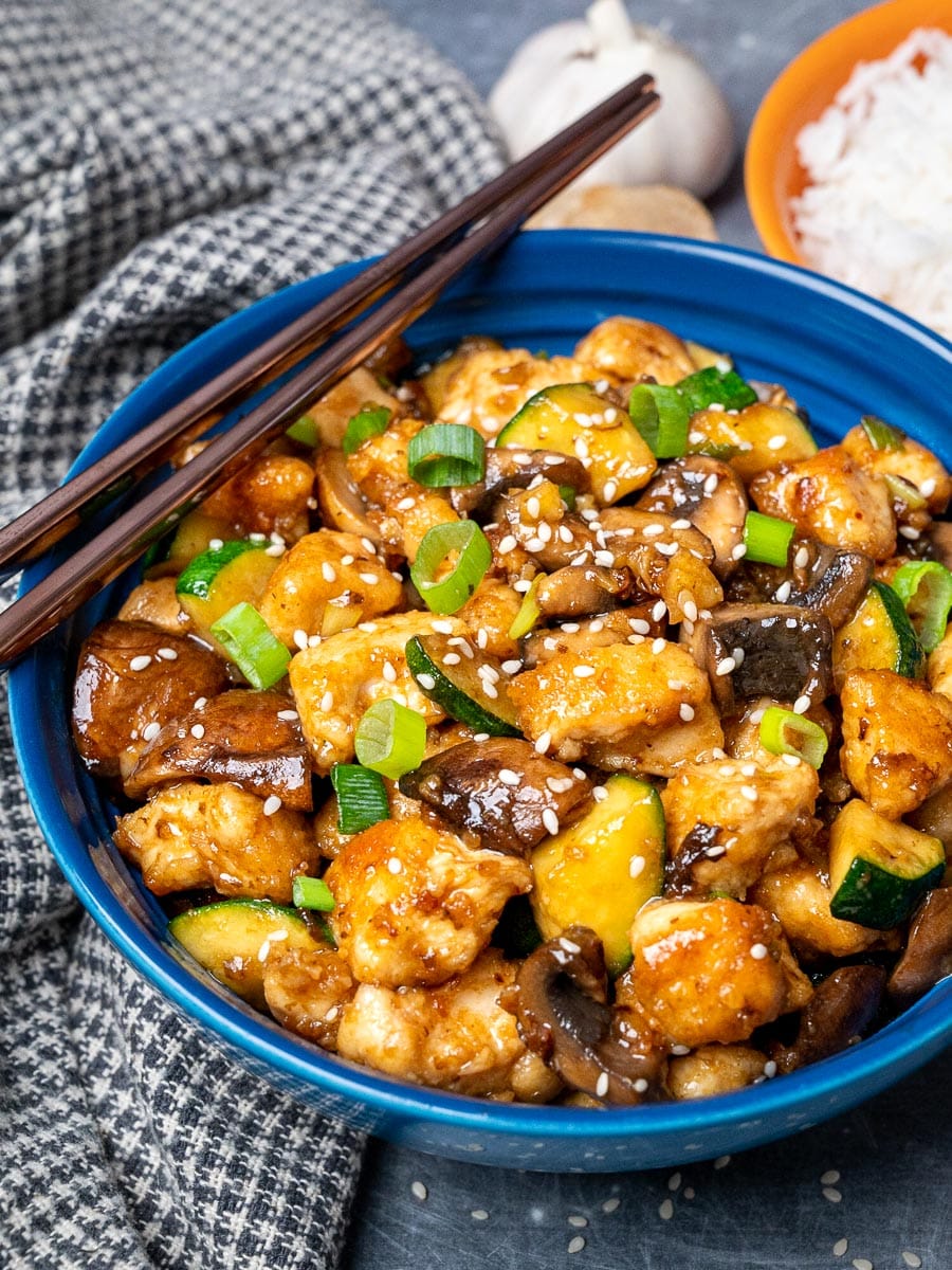 a plate of chinese chicken and mushrooms