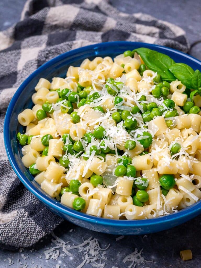 Pasta e Piselli (Pasta and Peas) – Skinny Spatula