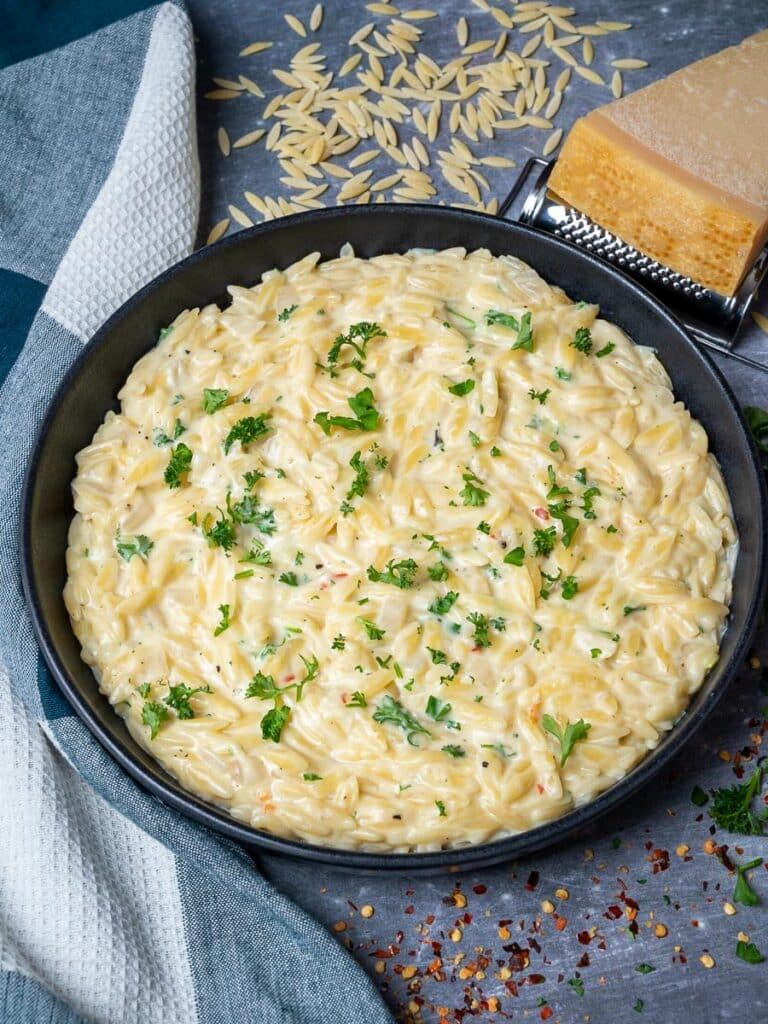 Creamy Garlic Parmesan Orzo – Skinny Spatula