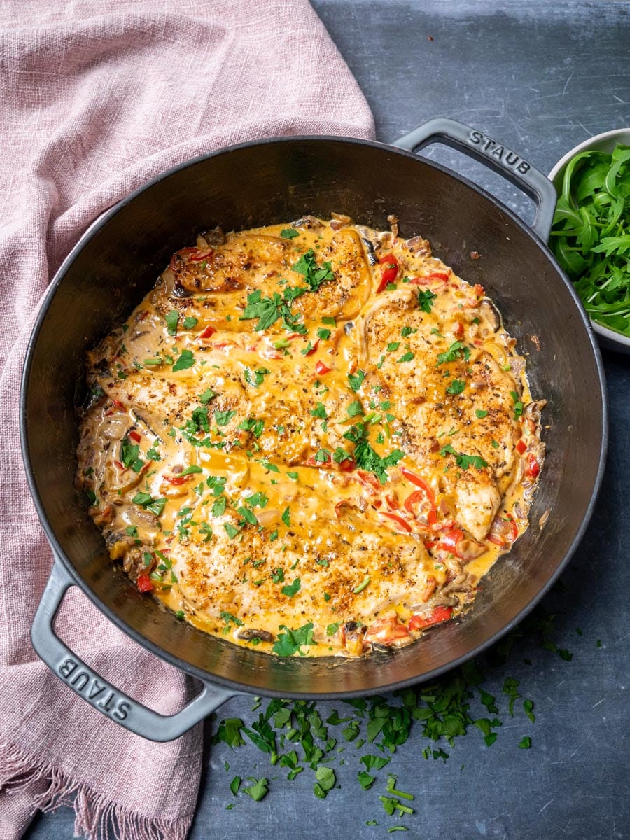 chicken and peppers with parsley