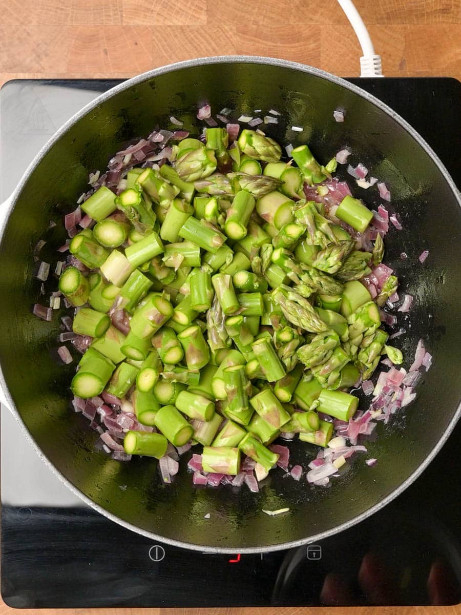 Steps for making orzo with asparagus and peas