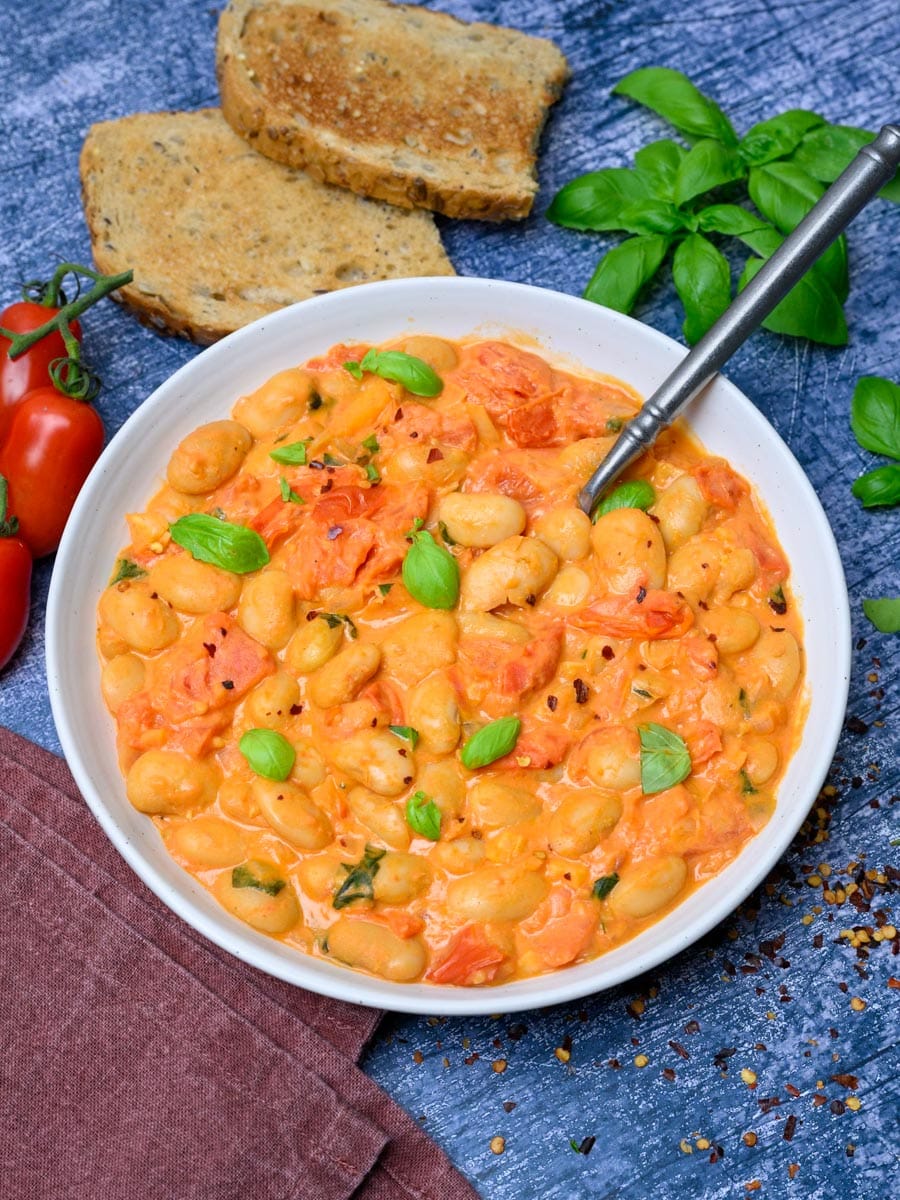 tomato basil butter beans with bread