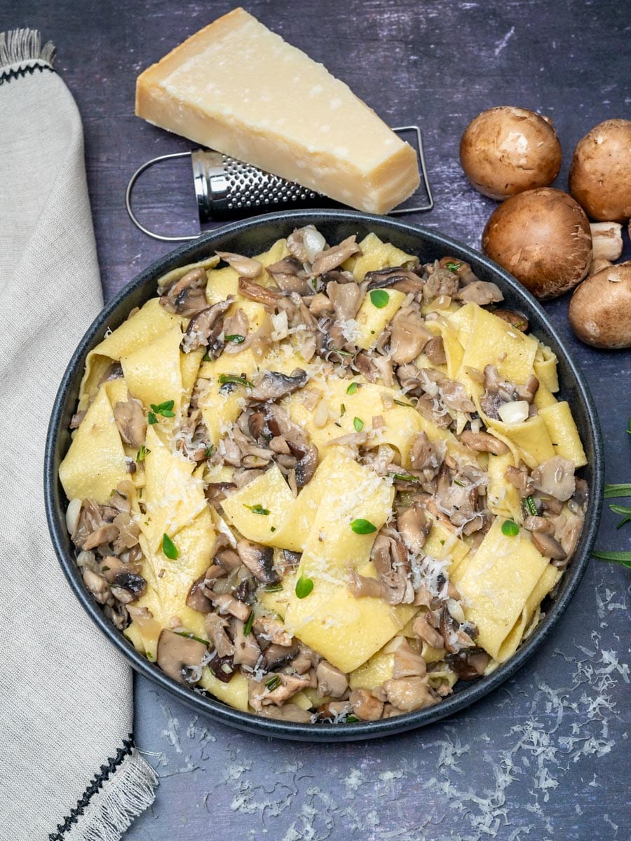 garlic mushroom pasta with parmesan