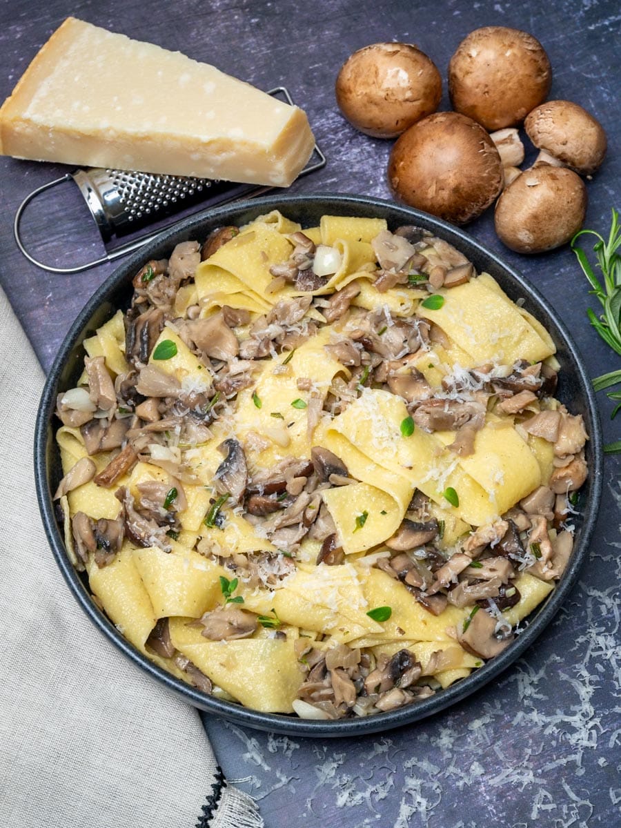 a plate of a garlic mushroom pasta