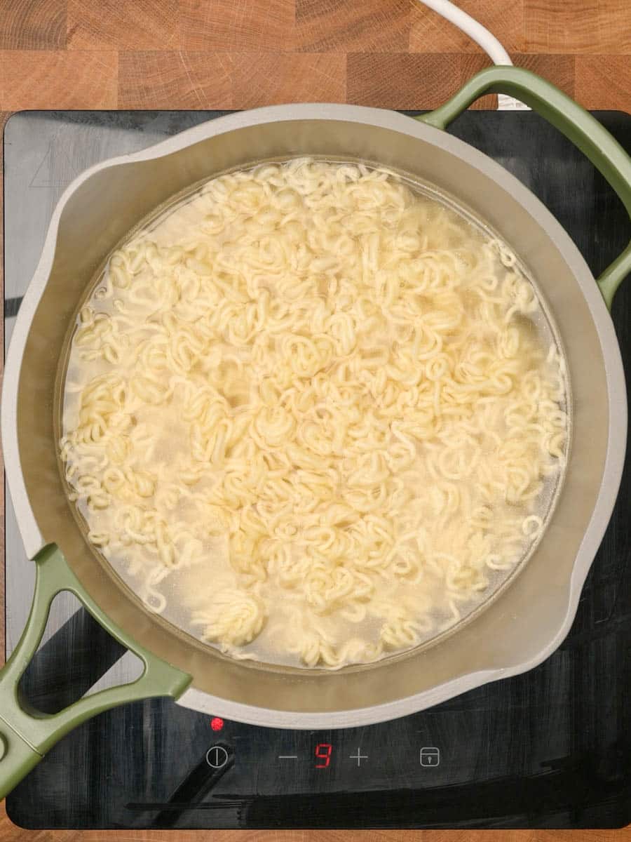 cheesy ramen noodles cooking steps