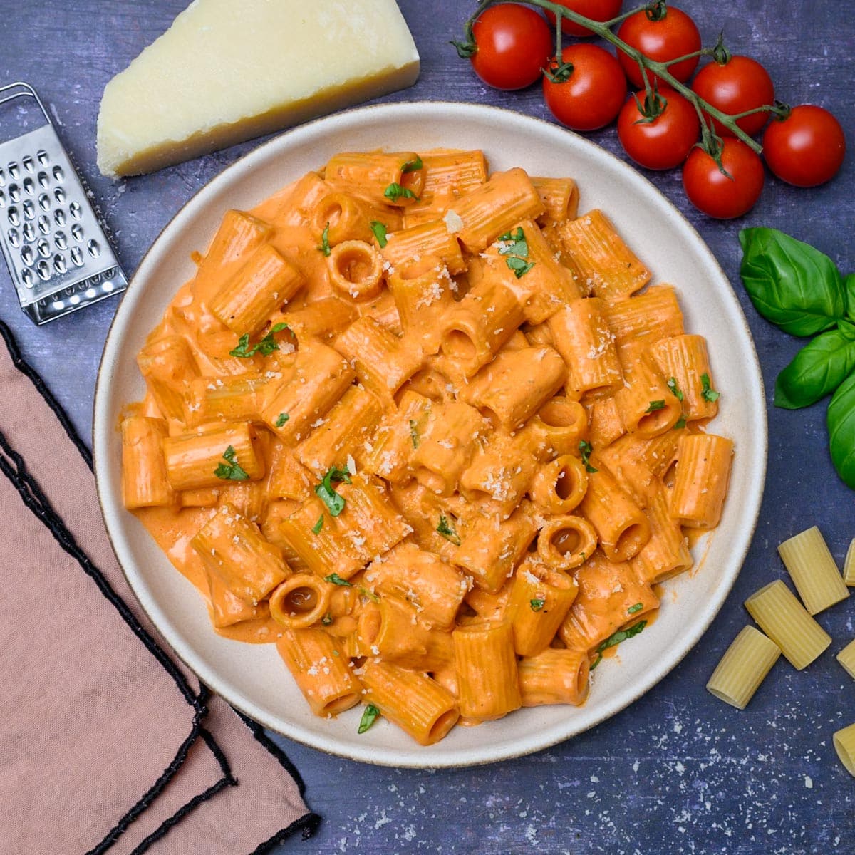 Creamy Tomato Pasta Sauce - Skinny Spatula